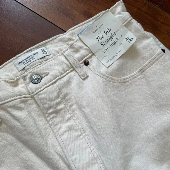 NWT Abercrombie The 90s Straight Ultra High Rise Jeans Cream Split Hem Sz 31/12R - Picture 4 of 8